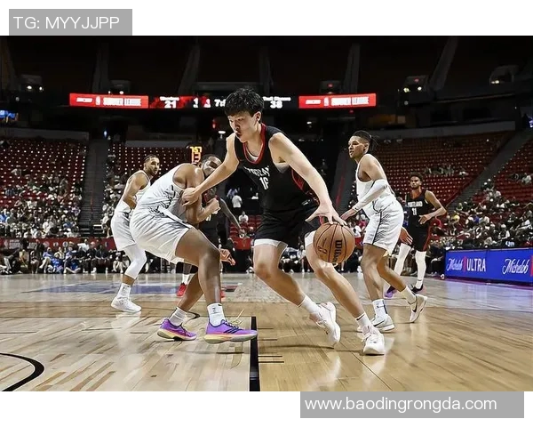 东西篮球明星对决展现全球篮球魅力与文化交融的精彩瞬间