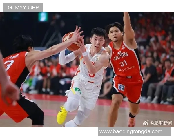 篮球明星如何在篮筐前展现个人魅力与团队精神的完美结合